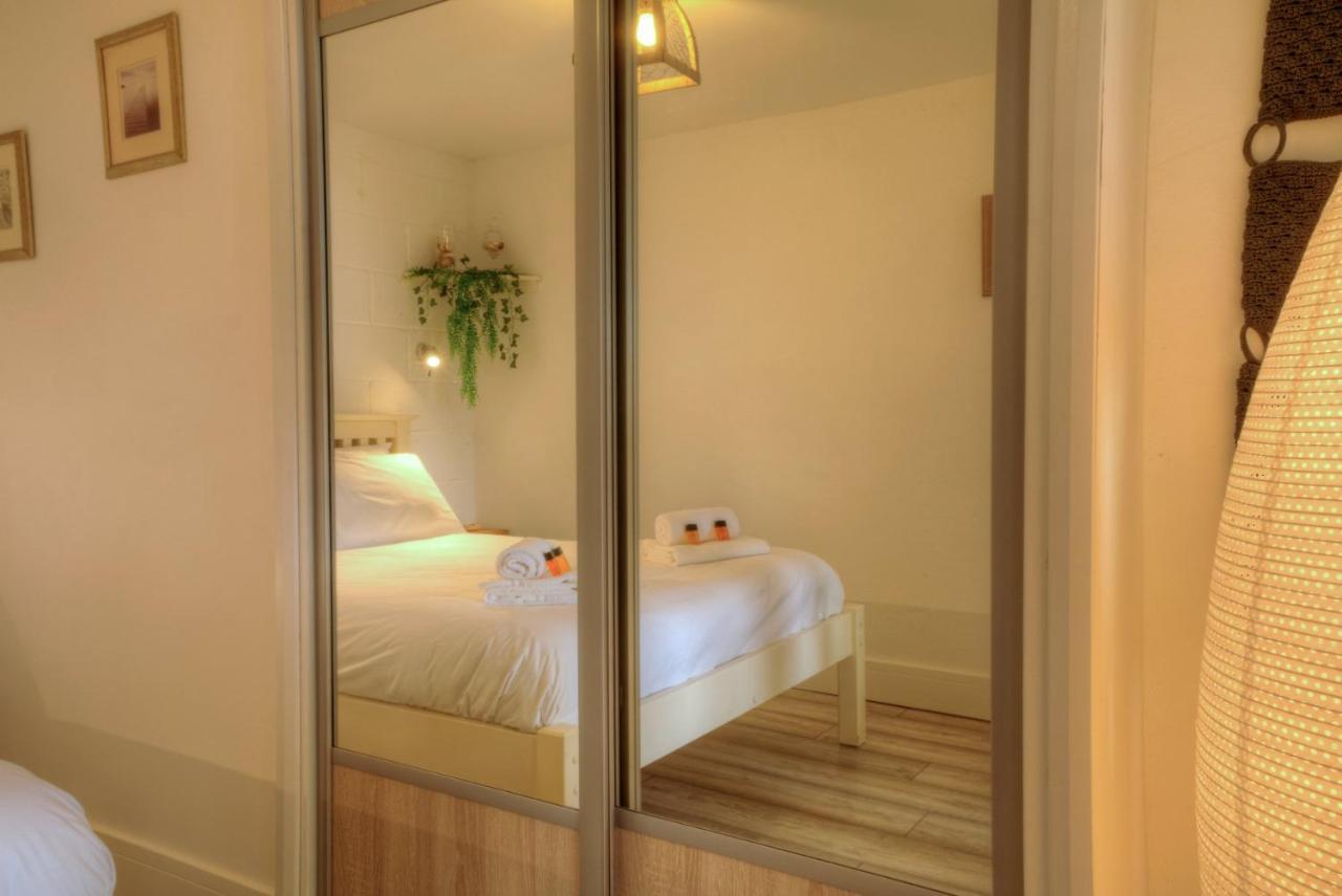 Pass The Keys Shore To Please - Sea Views And Beach Front Modern 1Bed Apt With Sofabed Portsmouth Eksteriør billede