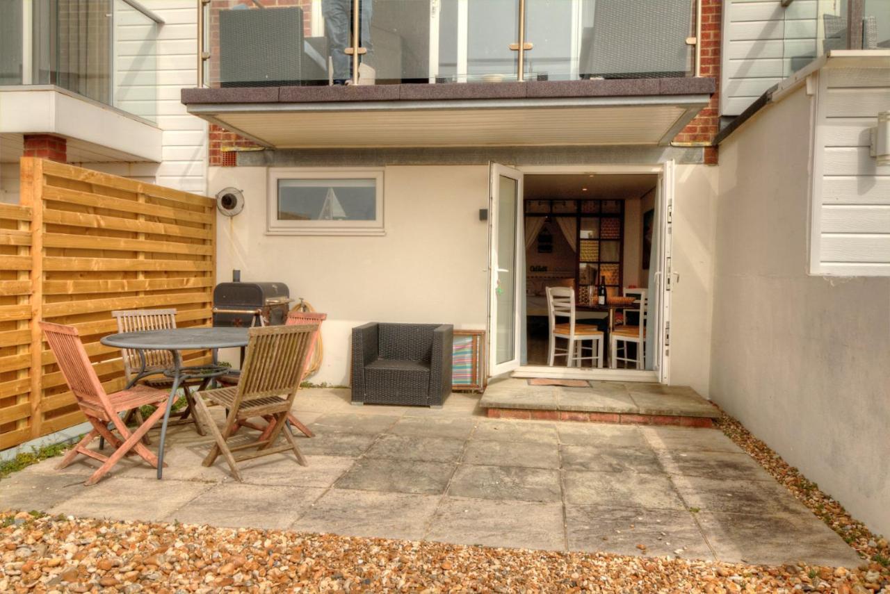 Pass The Keys Shore To Please - Sea Views And Beach Front Modern 1Bed Apt With Sofabed Portsmouth Eksteriør billede